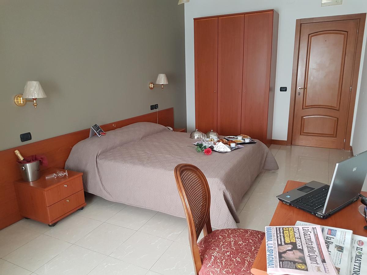 קסטל וולטורנו Hotel Joy מראה חיצוני תמונה