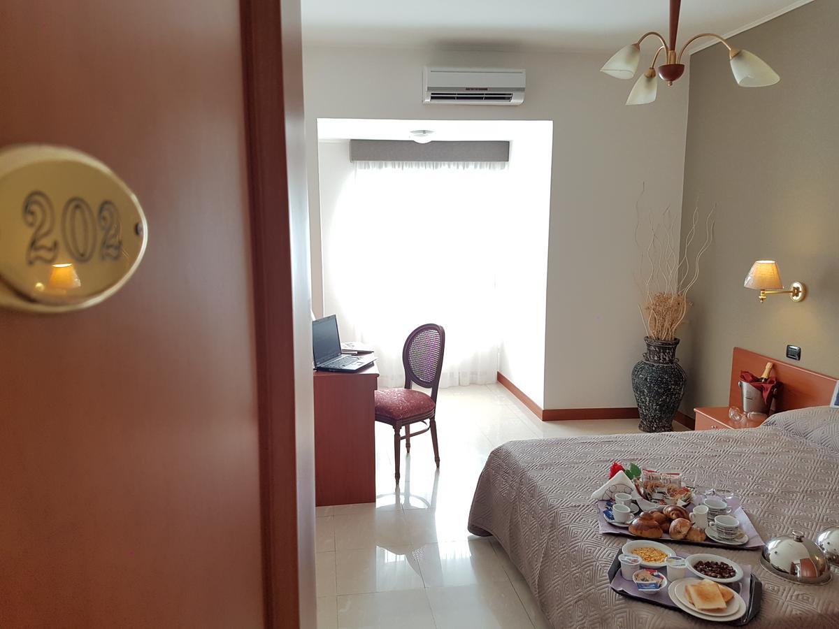 קסטל וולטורנו Hotel Joy מראה חיצוני תמונה