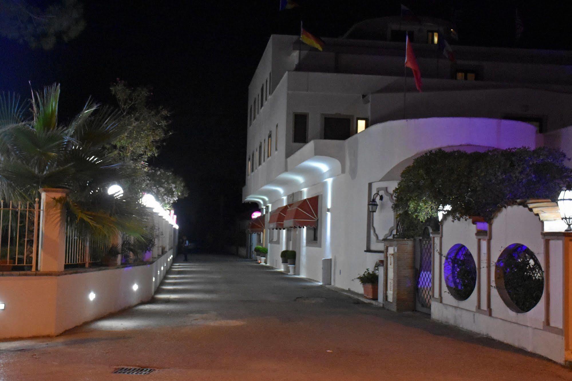 קסטל וולטורנו Hotel Joy מראה חיצוני תמונה