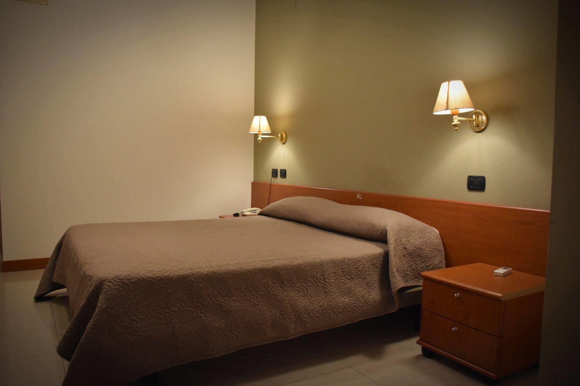 קסטל וולטורנו Hotel Joy מראה חיצוני תמונה