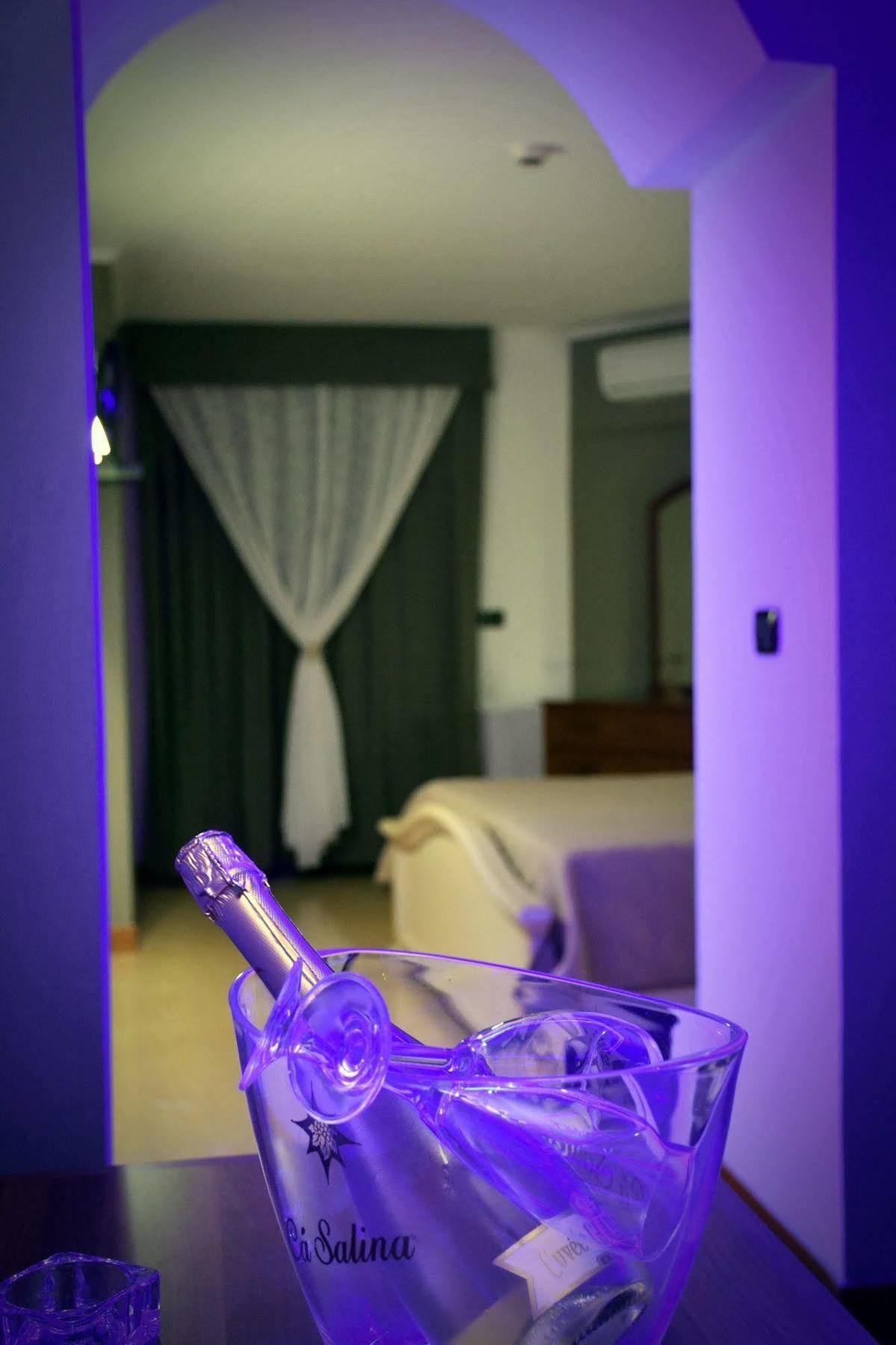 קסטל וולטורנו Hotel Joy מראה חיצוני תמונה